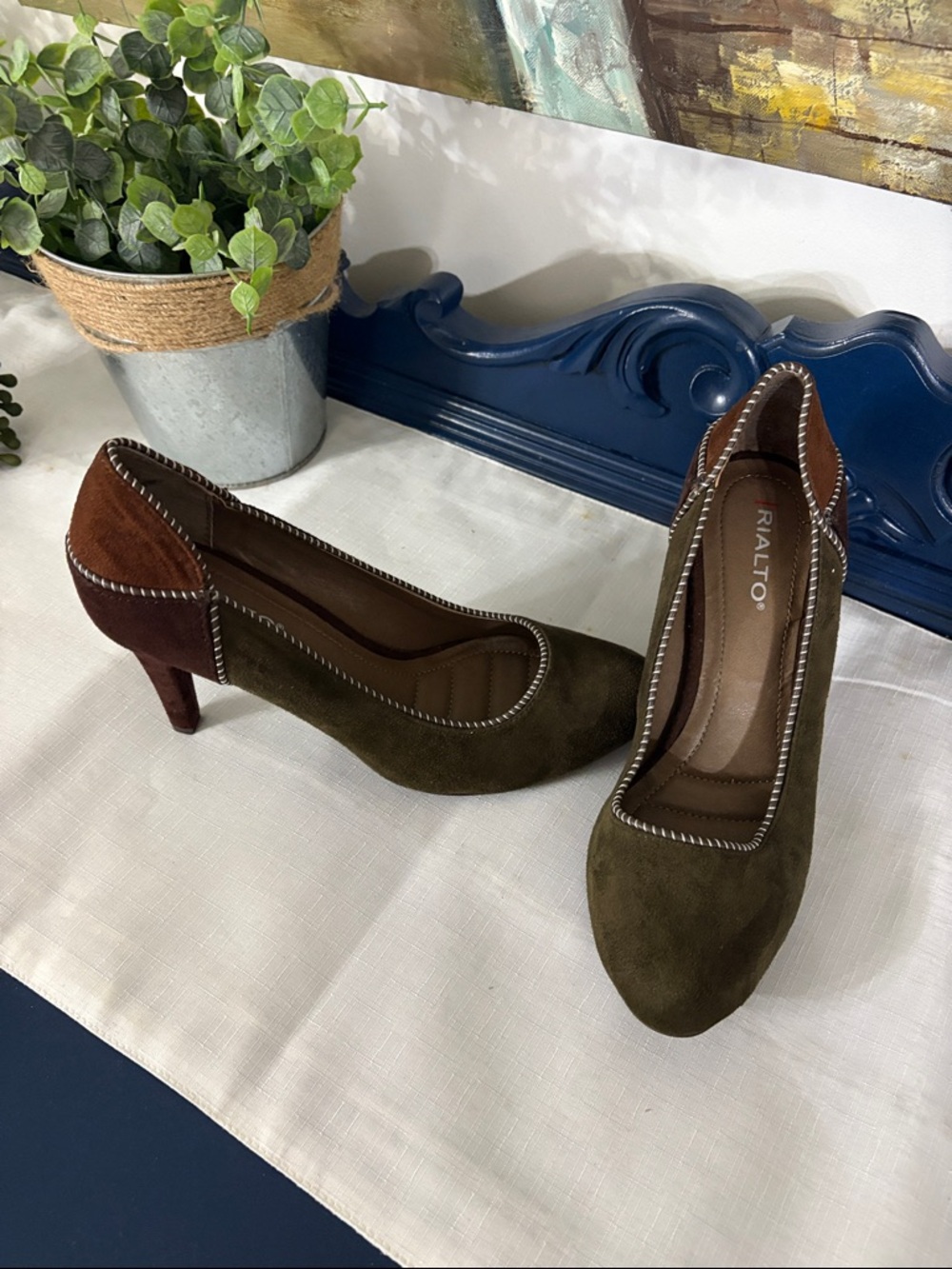 Rialto Olive Suede Pumps with Brown Heel Accent Size 8.5 NWOB